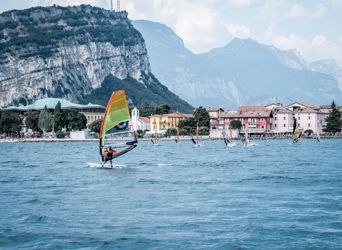 villa-alberta-torbole-garda-activity-surf-02